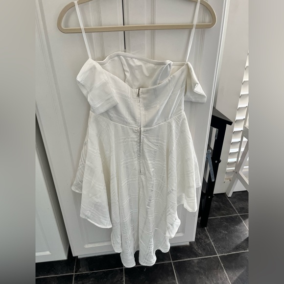 Off the shoulder white romper with train - Picture 4 of 4